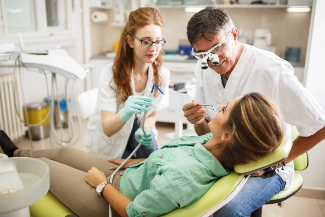聽牙醫的：千萬別等到牙齒疼痛難忍纔去看牙，可能已經晚了